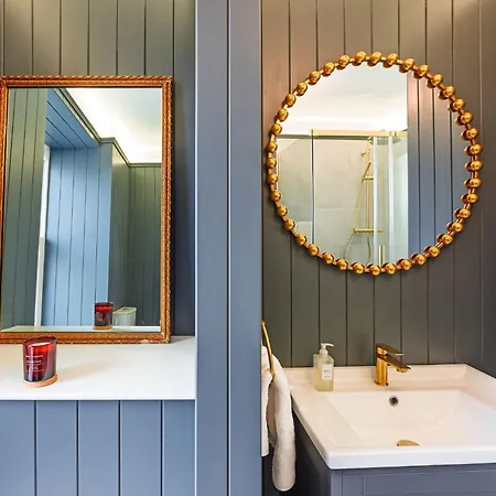 Jb O Sheas Self Catering Pub * Dingle