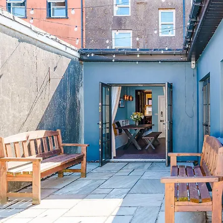 Jb O Sheas Self Catering Pub * Dingle