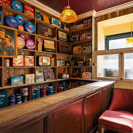 Jb O Sheas Self Catering Pub * Dingle