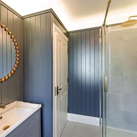 Semesterbostad Jb O Sheas Self Catering Pub